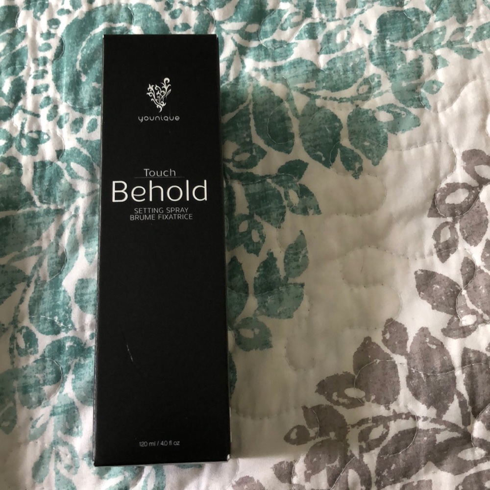 💜BNIB YOUNIQUE SETTING SPRAY💜AUTHENTIC